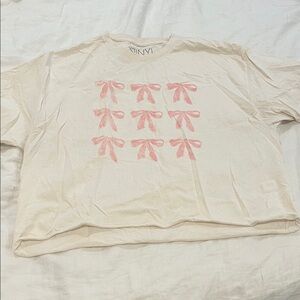 Vinyl Icons Cream T-Shirt with Pink Bows - Sz Large